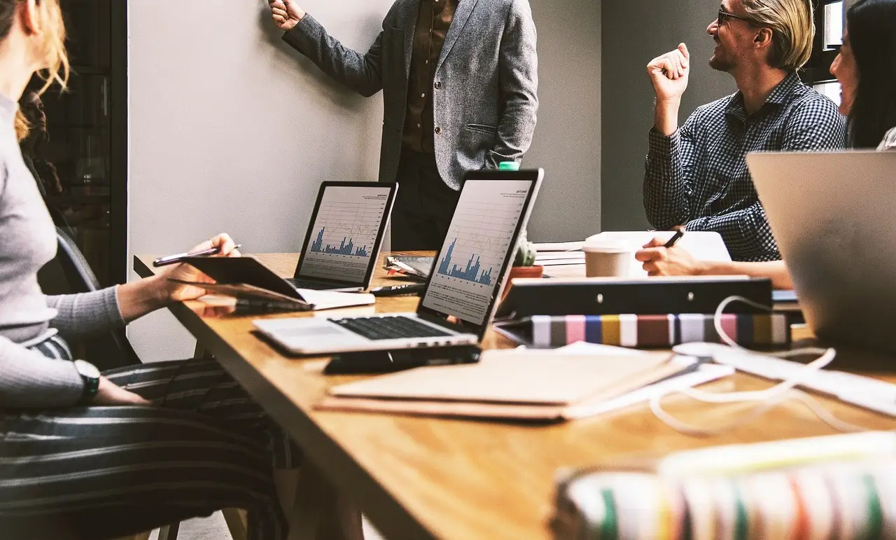 Chi è e cosa fa il Direttore Commerciale? Ruolo e Strategie
