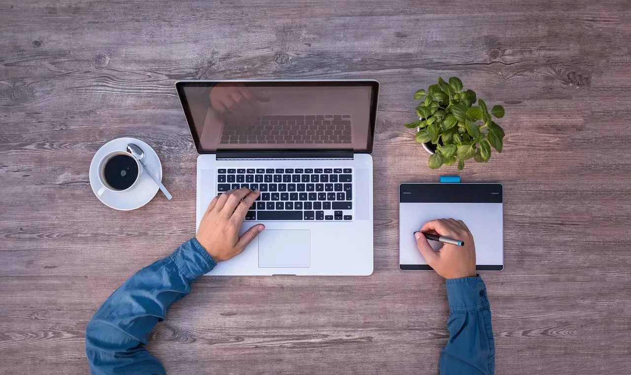 I 9 Migliori Siti di Intelligenza Artificiale per Creare Siti Web